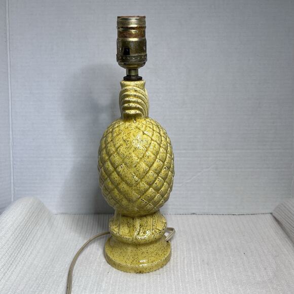VTG Underwriters Laboratories Yellow Pineapple Ceramic Table Lamps - 2 MCM RETRO - Picture 13 of 16